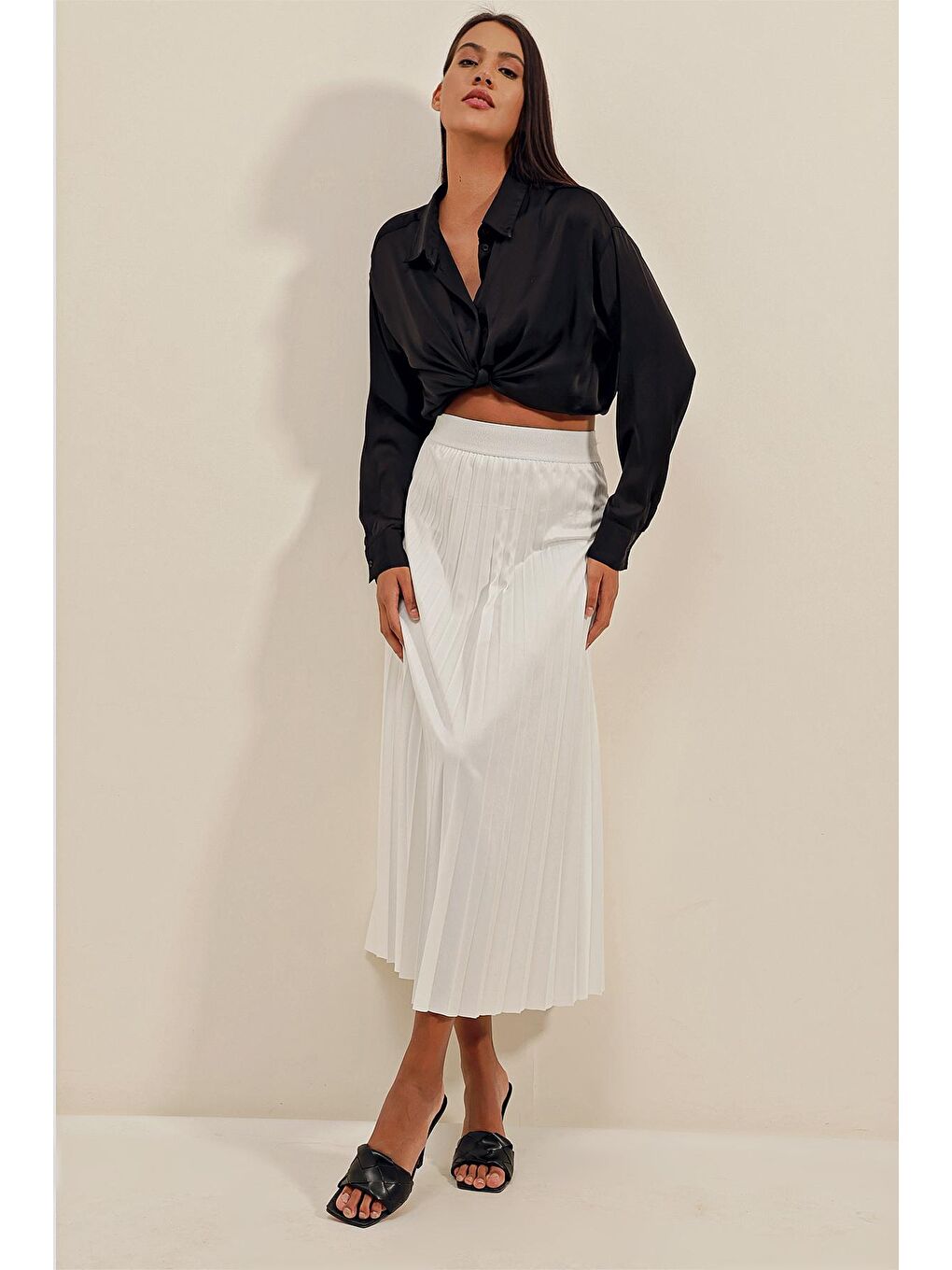 1894 Deri Görünümlü Piliseli Etek - Beyaz-1