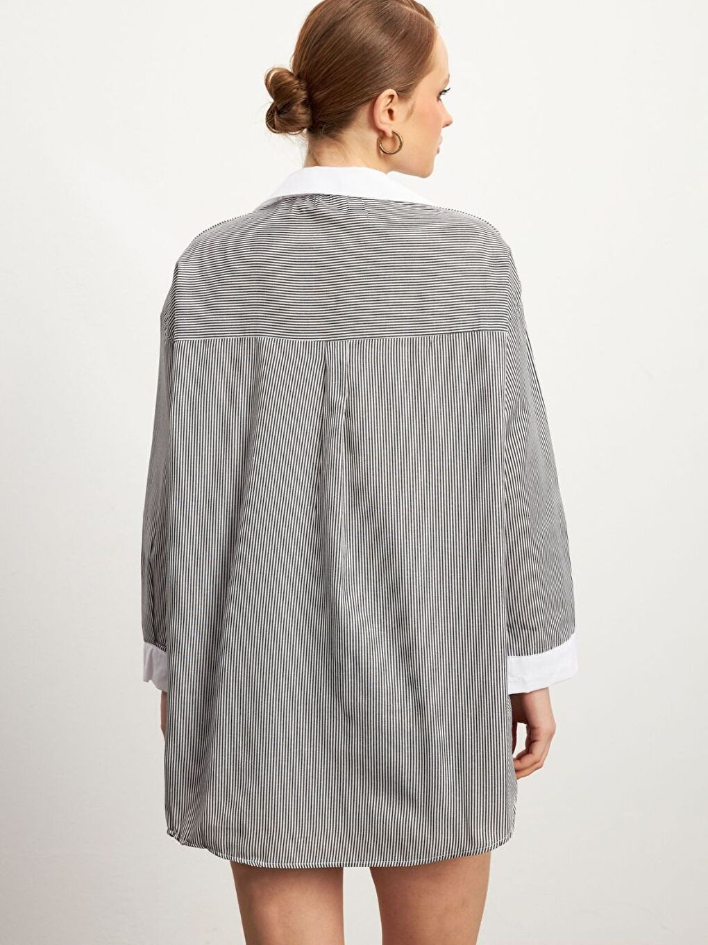 Kadın Siyah Çizgili Yaka Beyaz Oversize Stil Gömlek-1