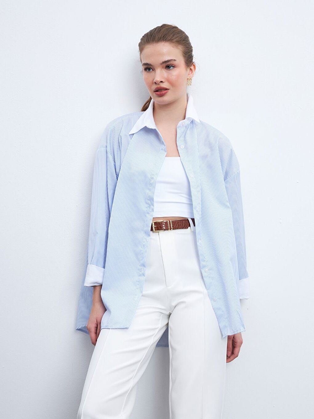 Kadın Mavi Çizgili Yaka Beyaz Oversize Stil Gömlek