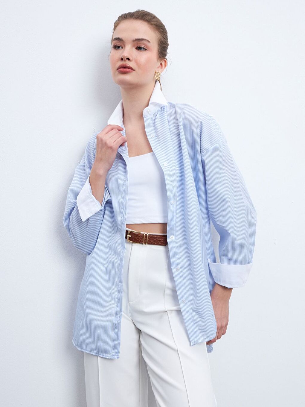 Kadın Mavi Çizgili Yaka Beyaz Oversize Stil Gömlek-1