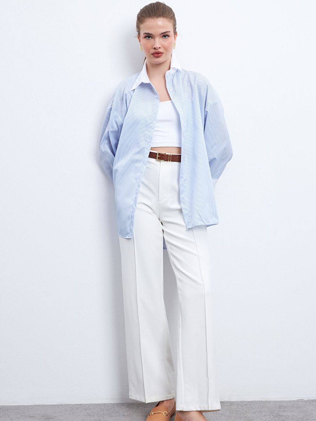 Kadın Mavi Çizgili Yaka Beyaz Oversize Stil Gömlek-2