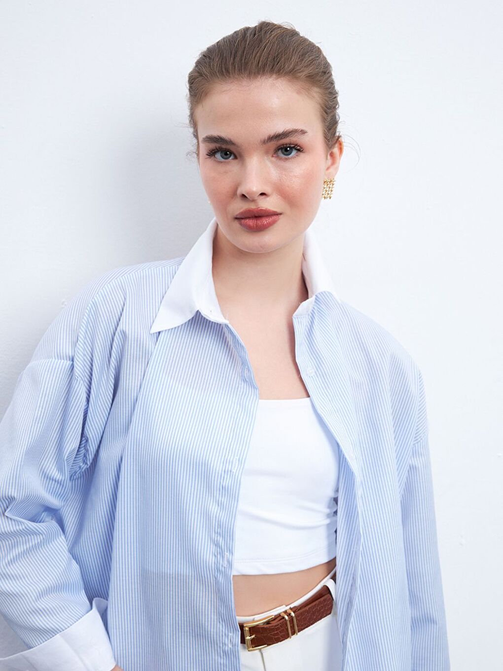 Kadın Mavi Çizgili Yaka Beyaz Oversize Stil Gömlek-4