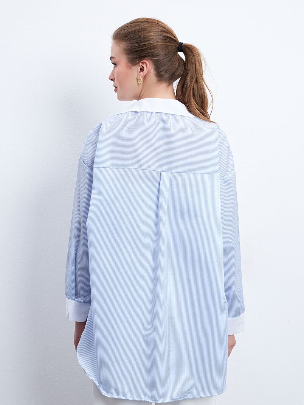 Kadın Mavi Çizgili Yaka Beyaz Oversize Stil Gömlek-5