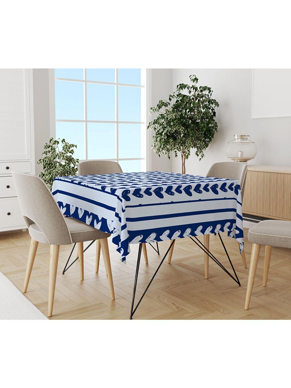 Karışık Mavi Kalp Desenli Masa Örtüsü Beyaz 140x140 cm