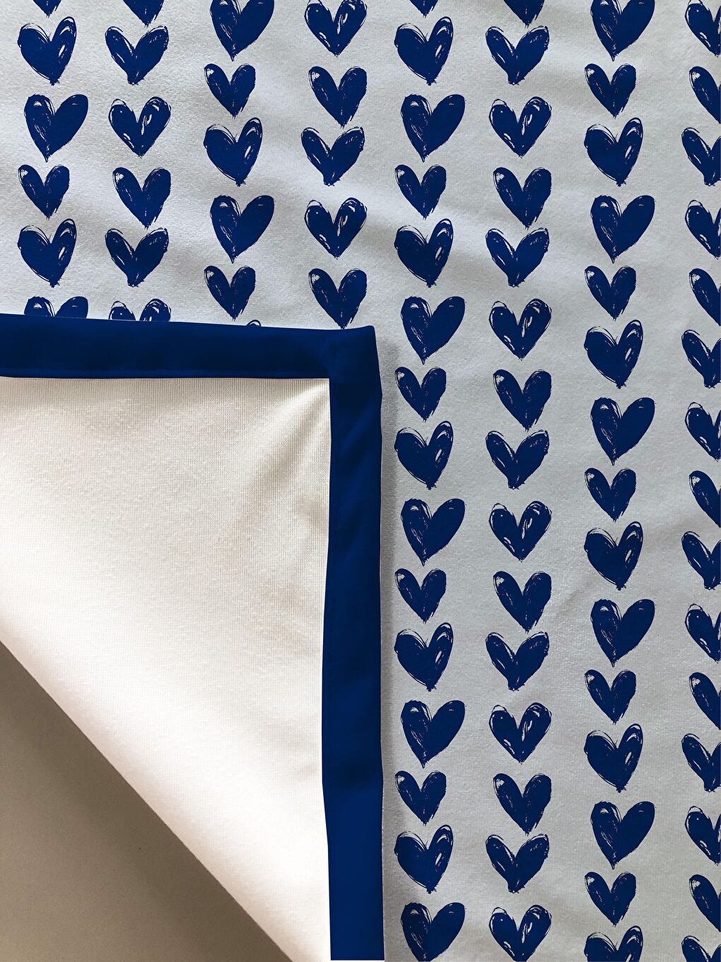 Karışık Mavi Kalp Desenli Masa Örtüsü Beyaz 140x140 cm-1