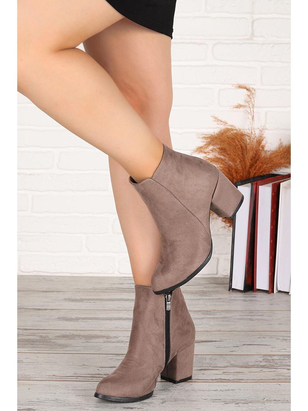 Bej Süet Fermuarlı 6 Cm Topuklu Kadın Bot Ayakkabı 517-1