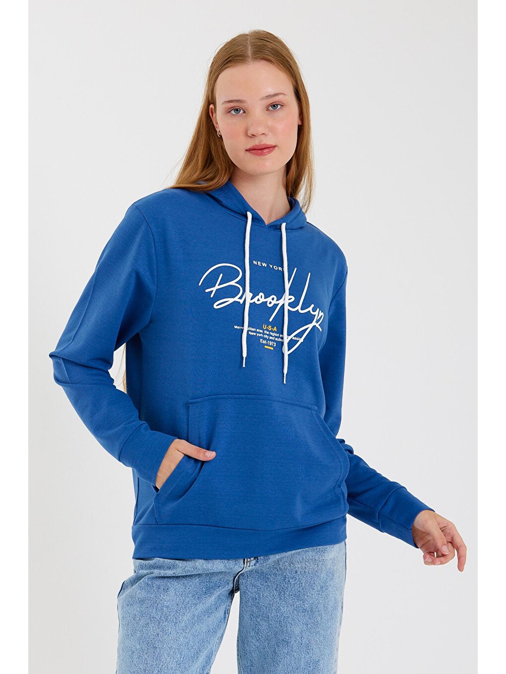 Mavi Kadın Kapüşonlu Oversize Fit El Yazılı Brooklyn Baskılı İnce Sweatshirt Spr23swk361