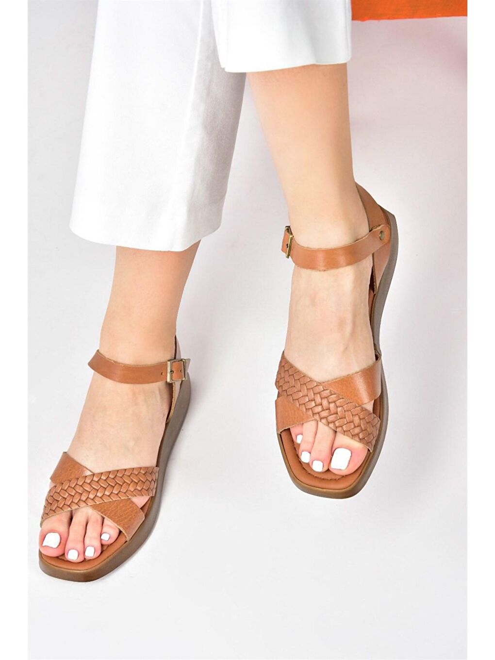 Kahverengi Taba Hakiki Deri Çapraz Bantlı Günlük Kadın Sandalet M291031503-1