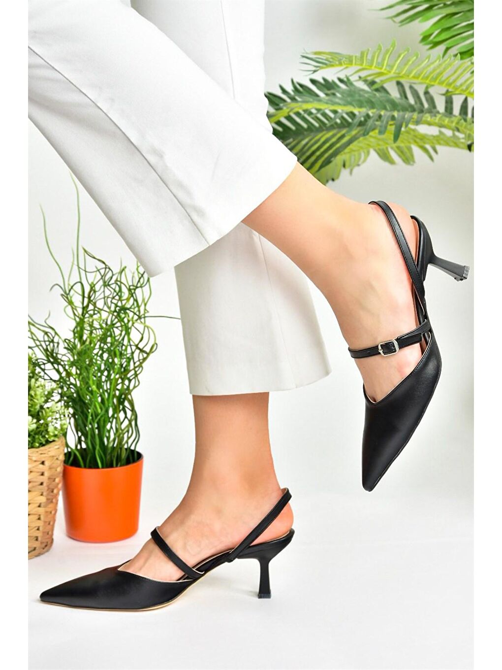 Siyah Kısa Topuklu Kadın Ayakkabı M654079509