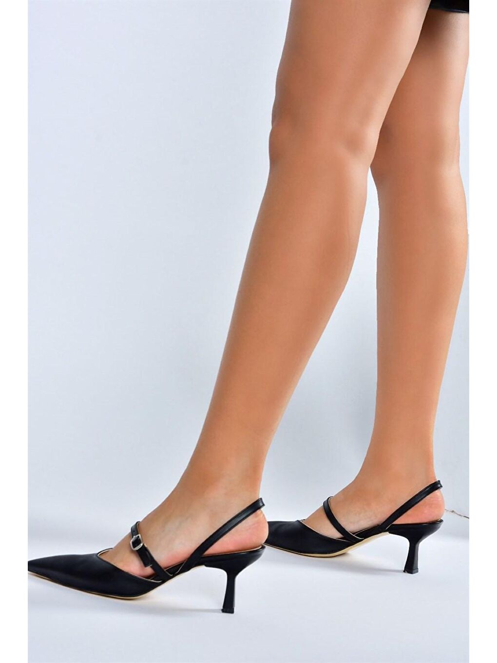 Siyah Kısa Topuklu Kadın Ayakkabı M654079509-3