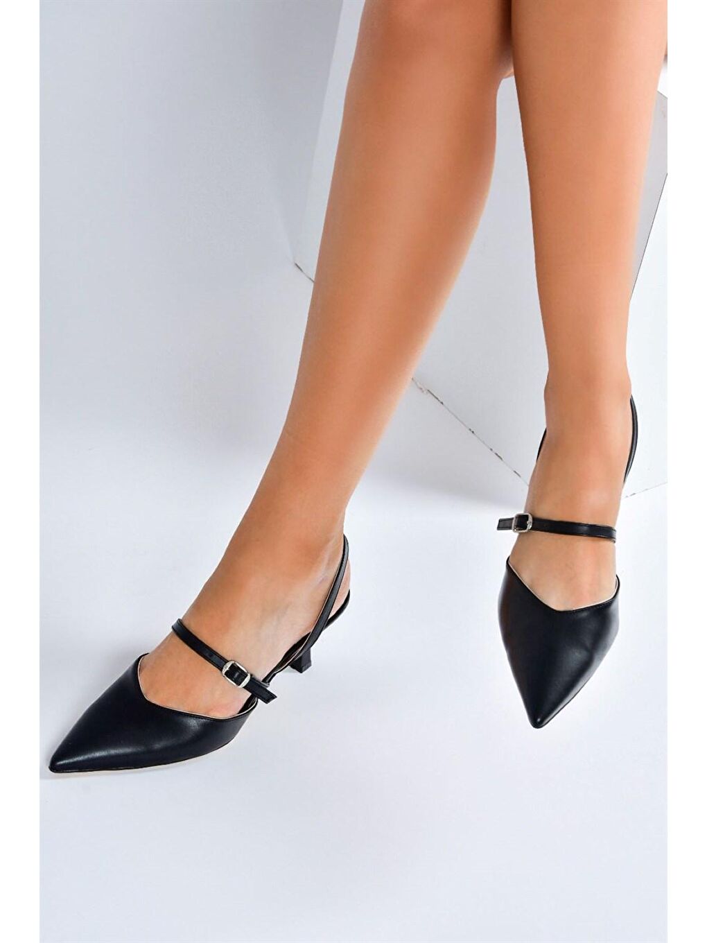 Siyah Kısa Topuklu Kadın Ayakkabı M654079509-4