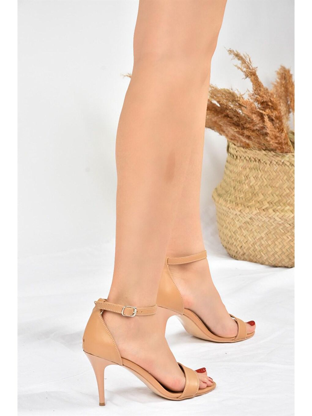 Bej Ten Tek Bant İnce Topuklu Kadın Ayakkabı L643304809-1