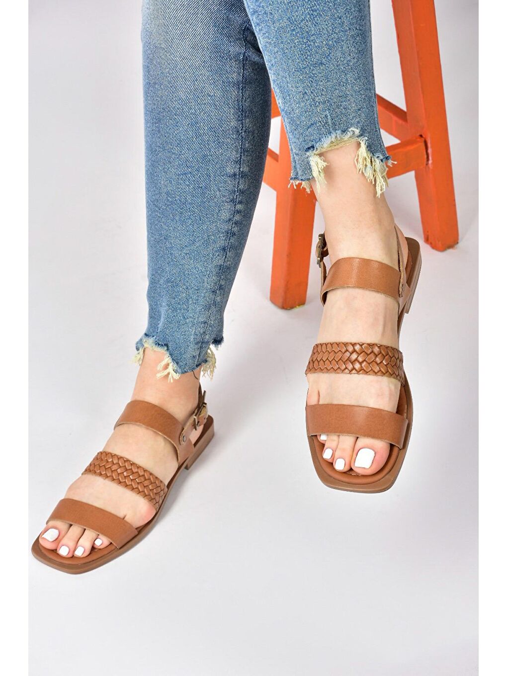 Kahverengi Taba Hakiki Deri Kalın Bantlı Günlük Kadın Sandalet M291042603-1