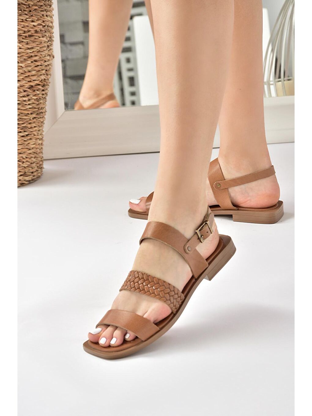 Kahverengi Taba Hakiki Deri Kalın Bantlı Günlük Kadın Sandalet M291042603-3