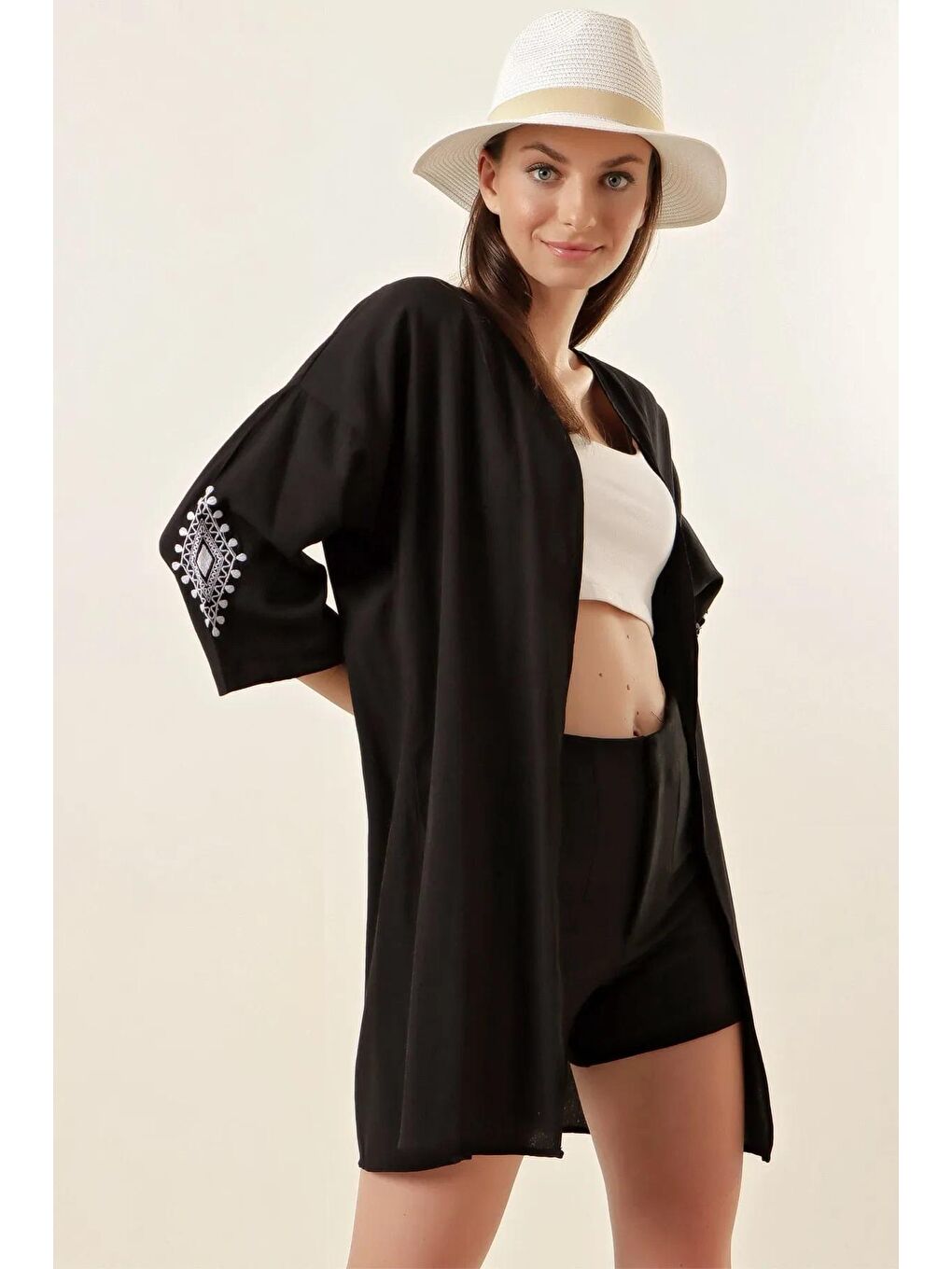 Kadın Siyah Kolu Nakışlı Midi Kimono HZL22S-BD158771-1