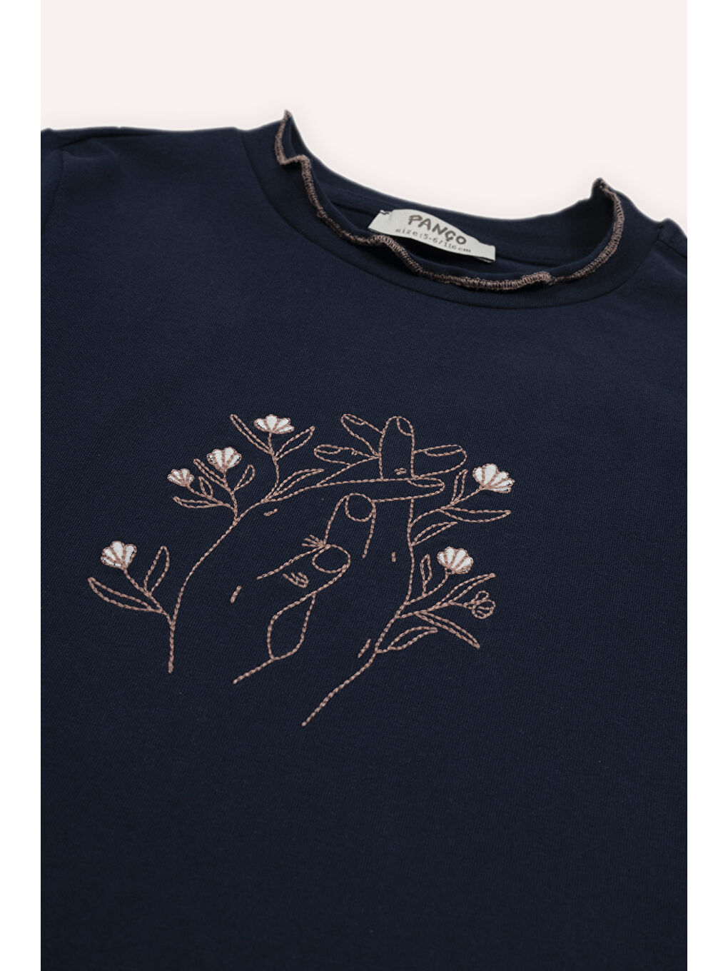Kız Çocuk Nakışlı Lacivert Tişört-2