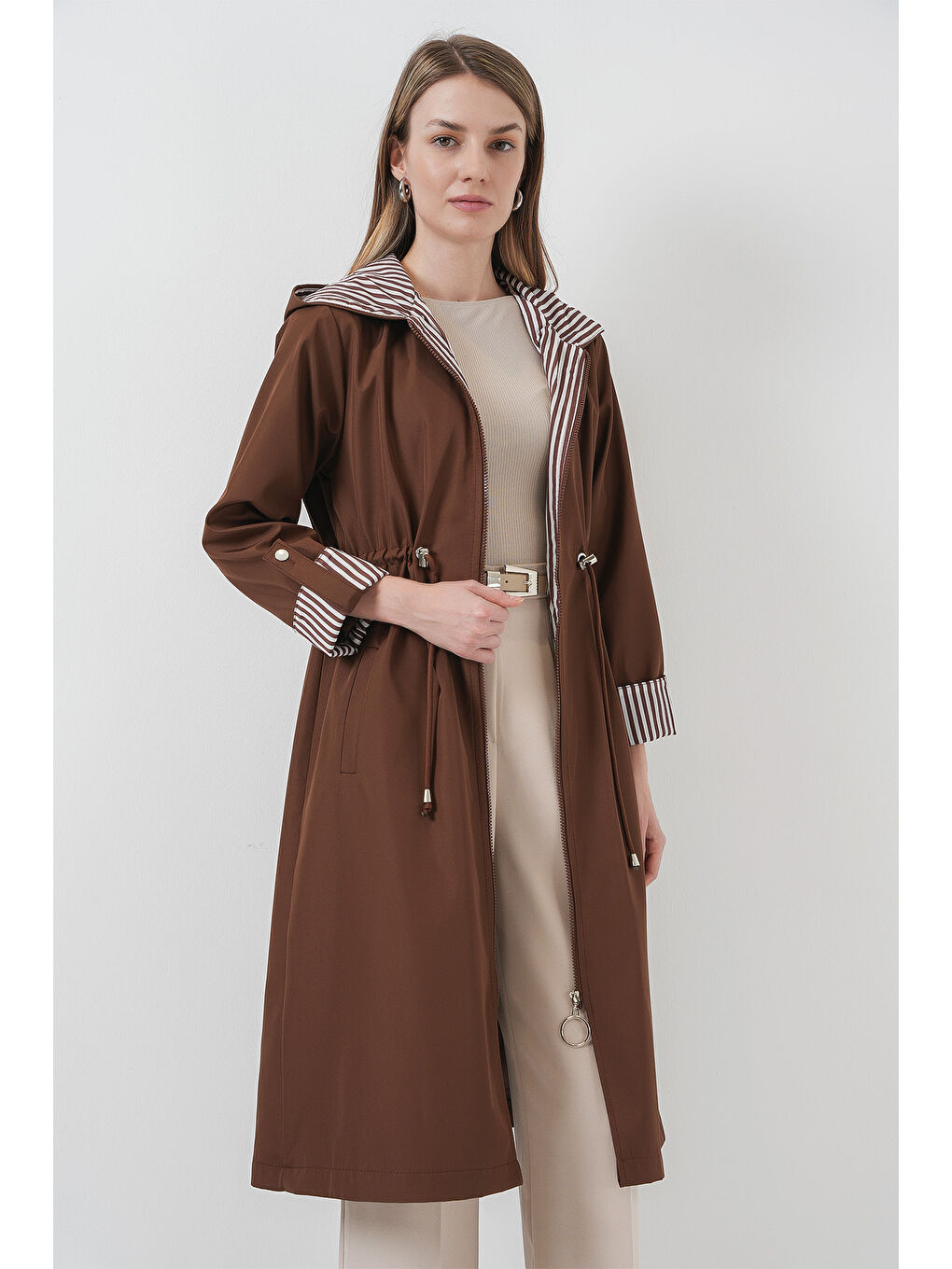 9091 Beli Büzgülü Kapüşonlu Trençkot - M. Kahverengi