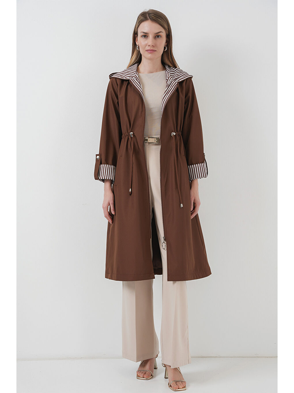 9091 Beli Büzgülü Kapüşonlu Trençkot - M. Kahverengi-2