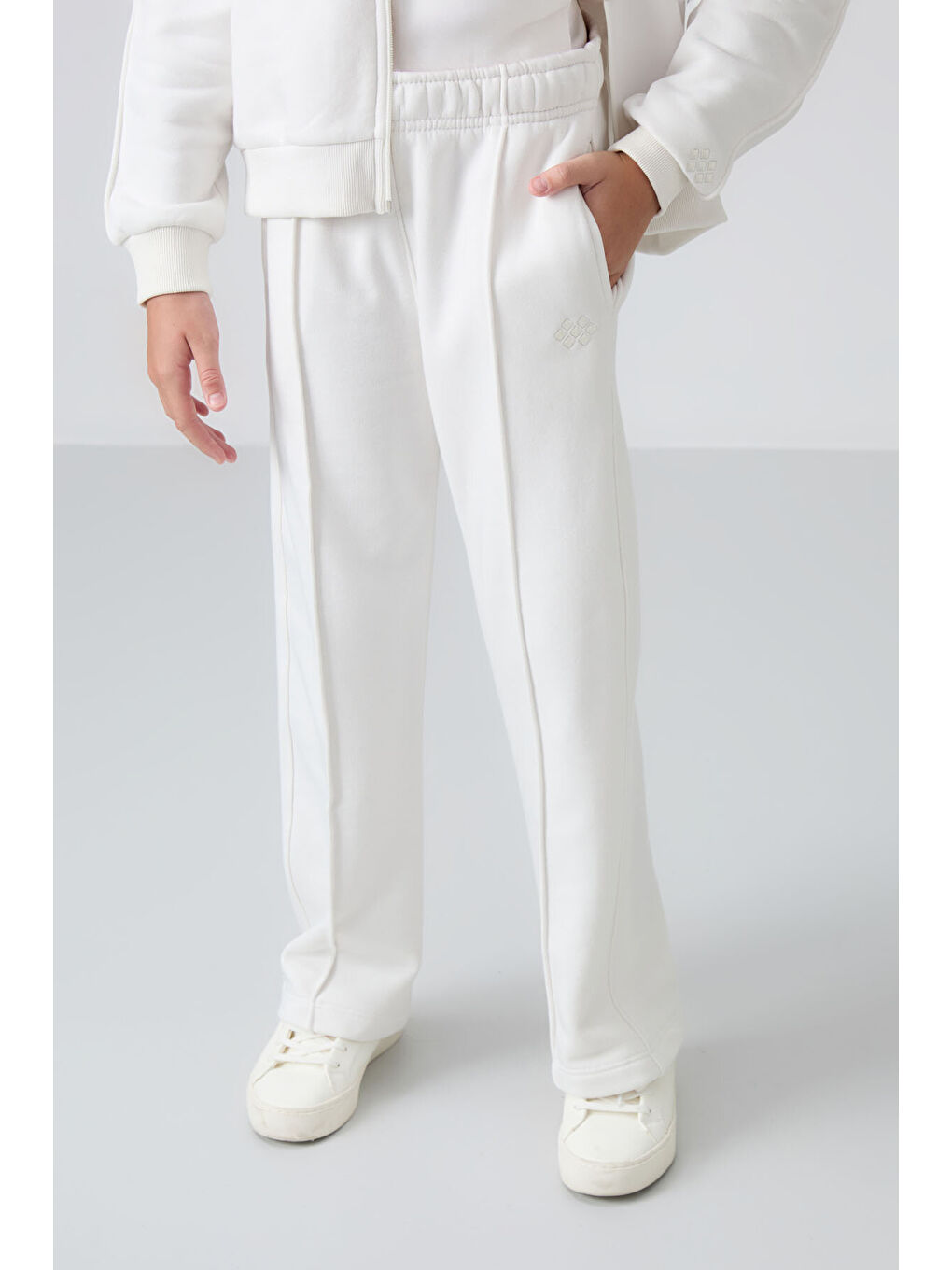 Ekru Pamuklu İçi Tüylü Yumuşak Dokulu Standart Fit Nakışlı Kız Çocuk Eşofman Takım - 75161-1