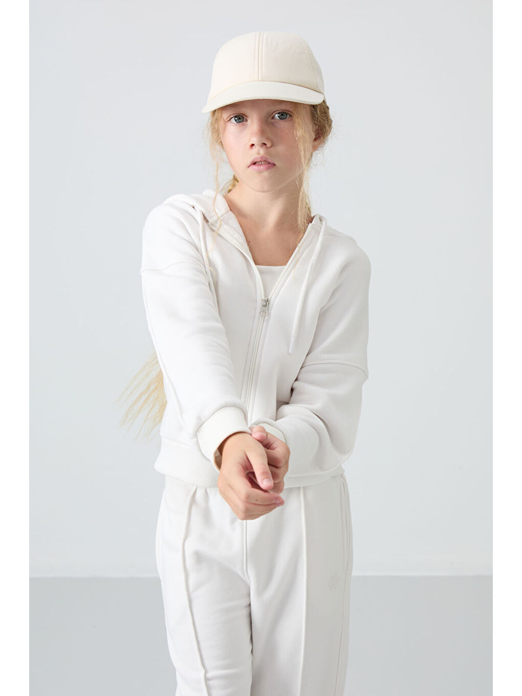 Ekru Pamuklu İçi Tüylü Yumuşak Dokulu Standart Fit Nakışlı Kız Çocuk Eşofman Takım - 75161-4