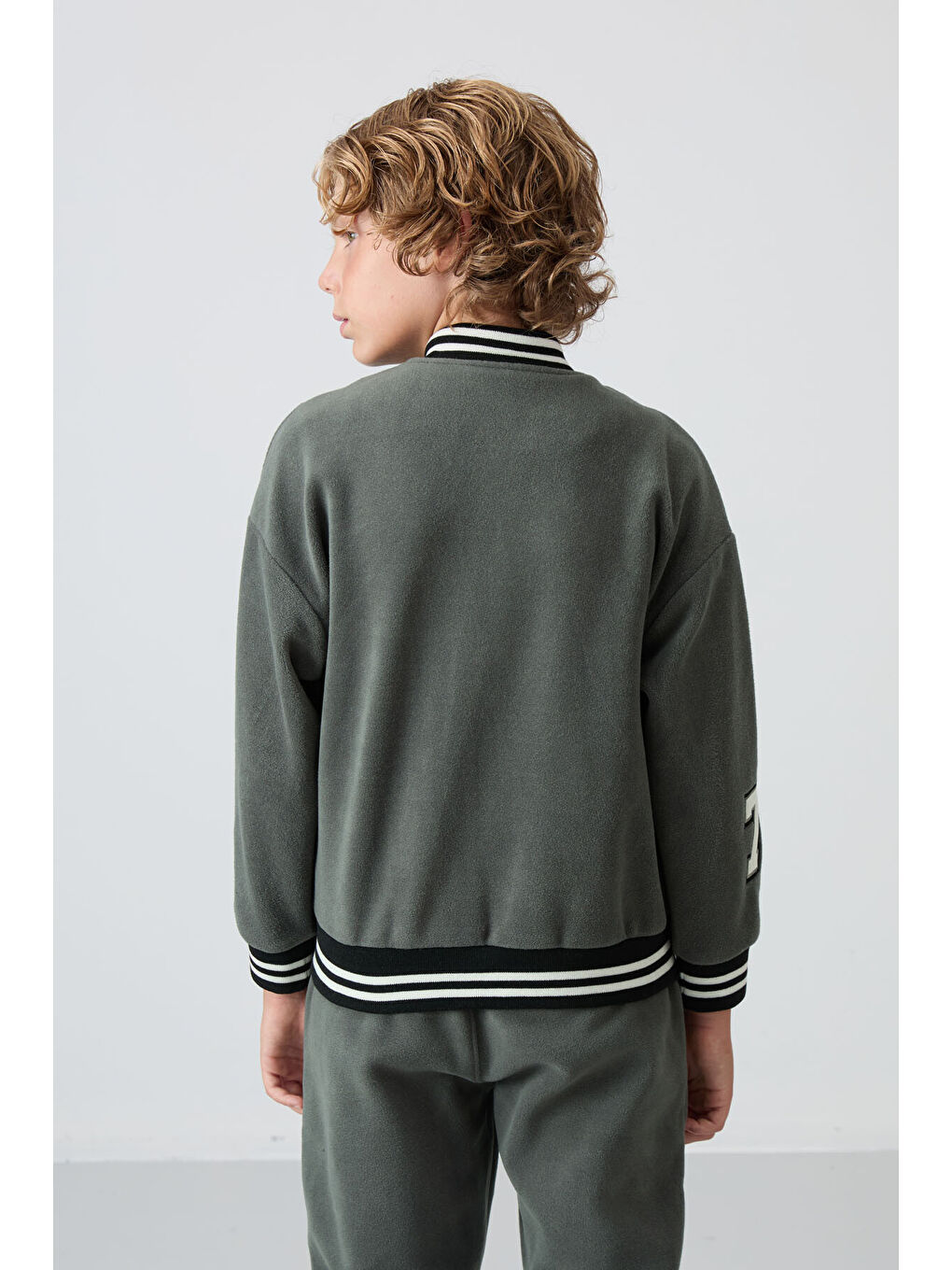 Haki Kalın Yumuşak Dokulu Standart Fit Nakışlı Polar Erkek Çocuk Kolej Ceket - 11227-4