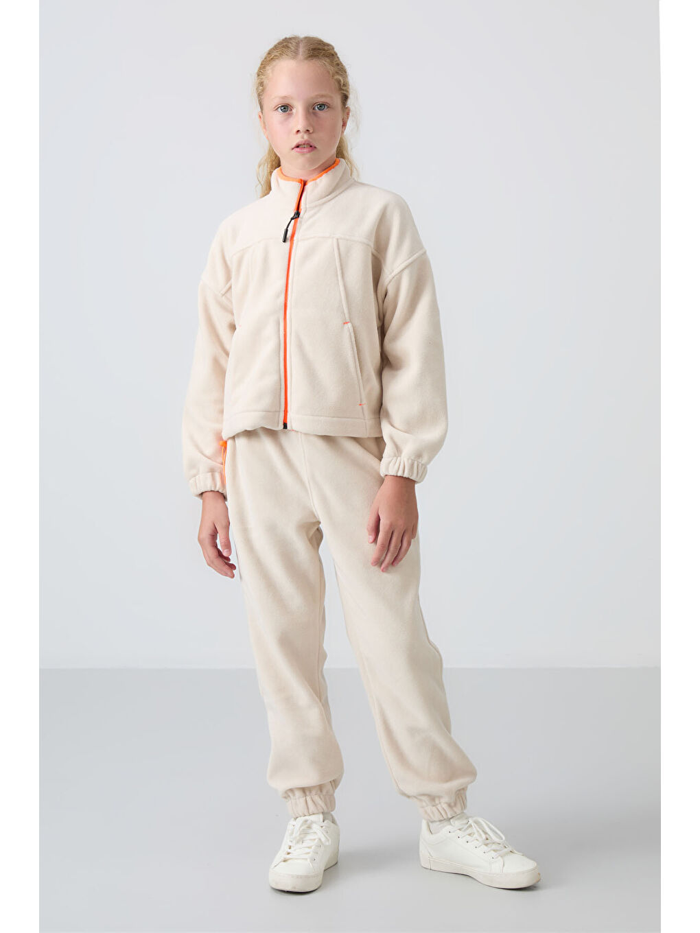 Bej Kalın Yumuşak Dokulu Standart Fit Nakışlı Polar Kız Çocuk Sweatshirt - 75157-3