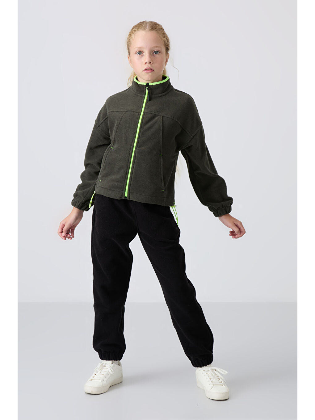 Haki Kalın Yumuşak Dokulu Standart Fit Nakışlı Polar Kız Çocuk Sweatshirt - 75157-1