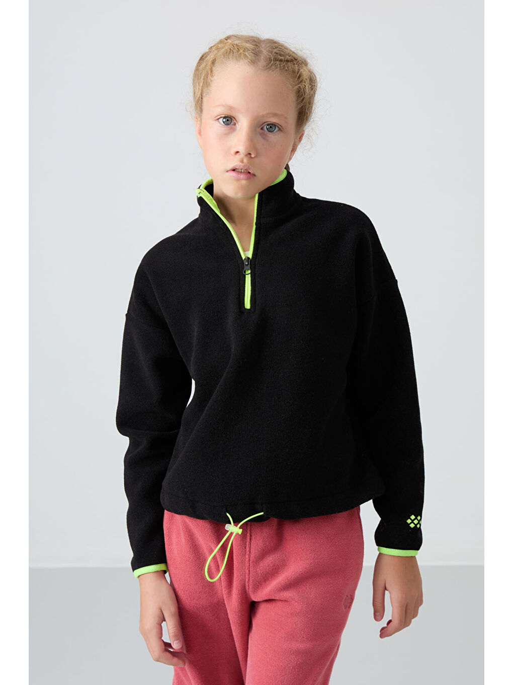 Siyah Kalın Yumuşak Dokulu Standart Fit Nakışlı Polar Kız Çocuk Sweatshirt - 75151-2