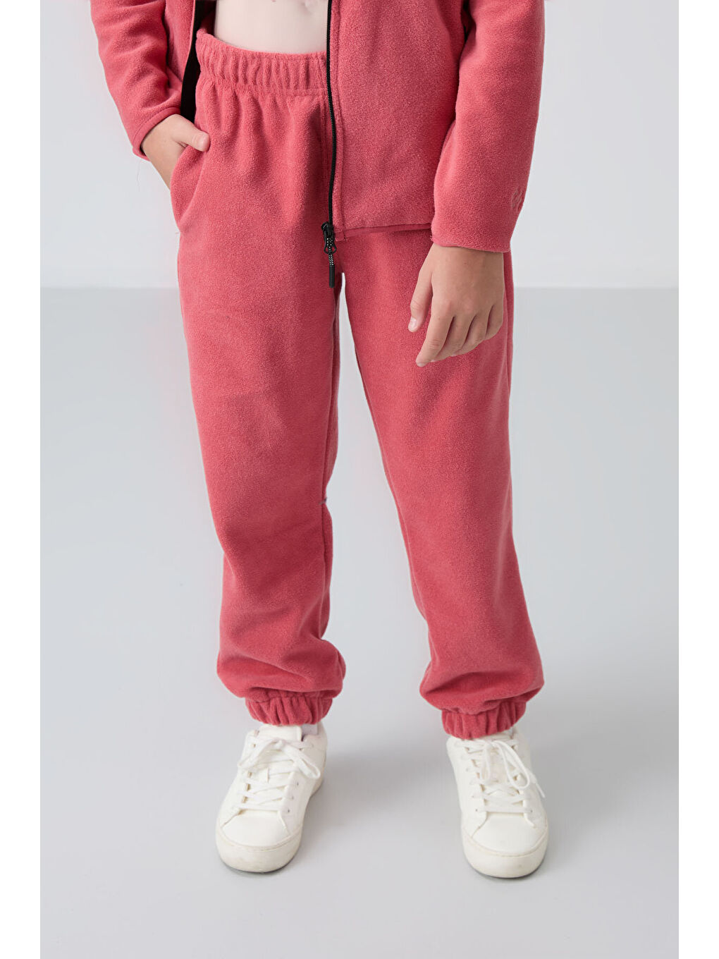 Kırmızı Yaban Gülü Kalın Yumuşak Dokulu Standart Fit Nakışlı Polar Kız Çocuk Eşofman Alt - 75155-1