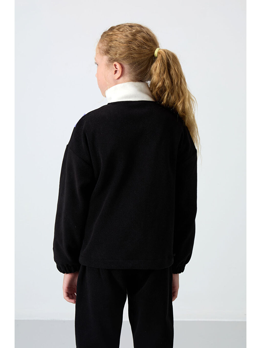 Siyah Kalın Yumuşak Dokulu Oversize Nakışlı Polar Kız Çocuk Sweatshirt - 75153-4