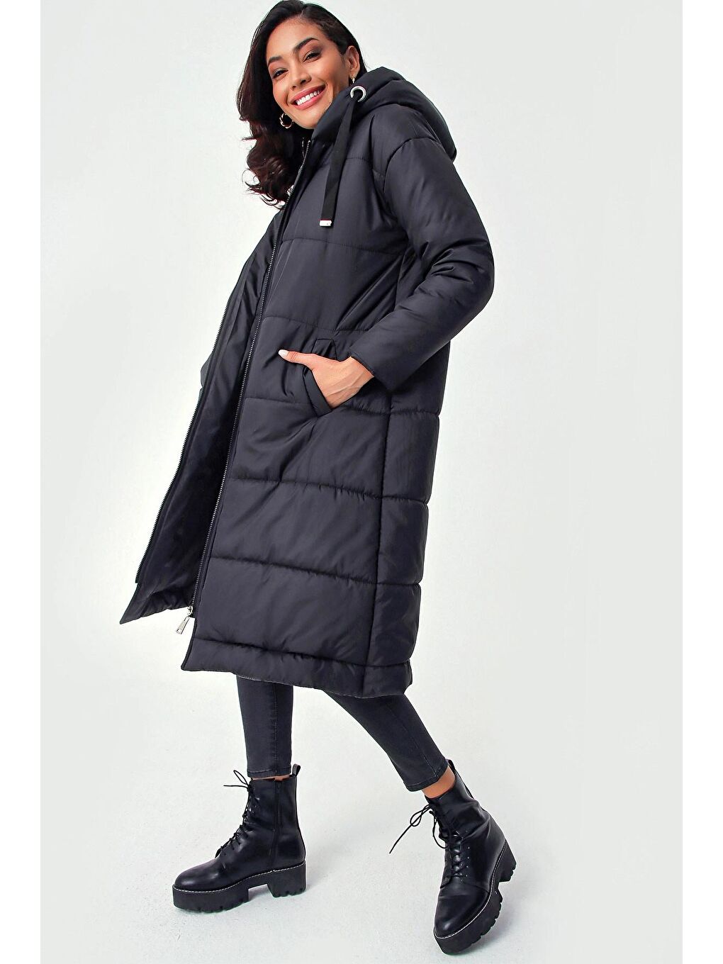 Siyah Kapüşonlu Uzun Şişme Mont-1