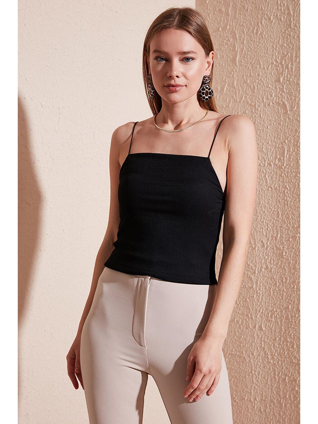 Lela Siyah İp Askılı Slim Fit Esnek Crop Bluz 5864064 - 1