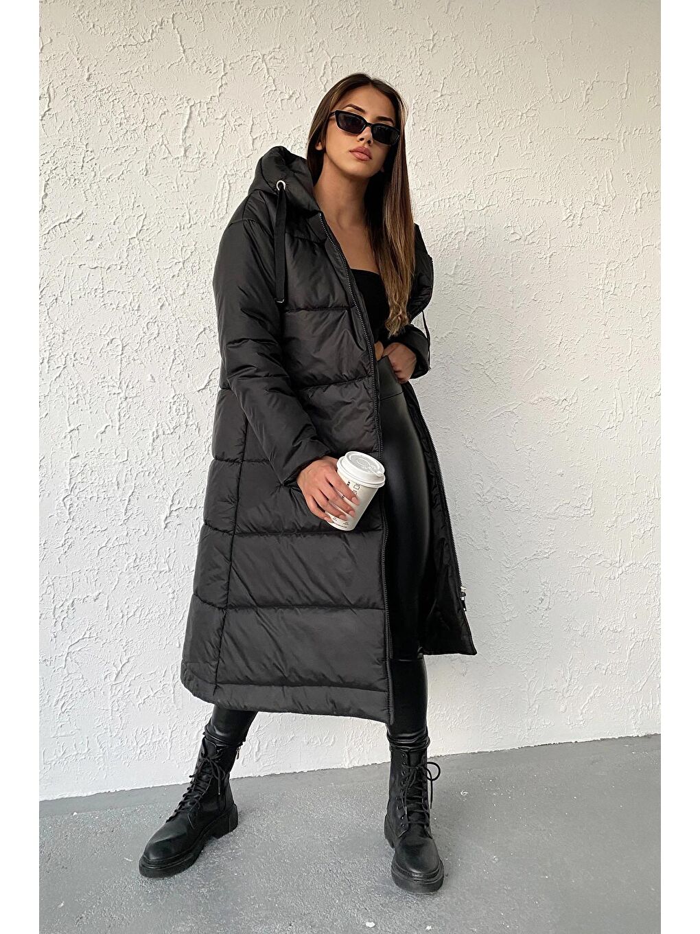 Siyah Kapüşonlu Uzun Şişme Mont-2