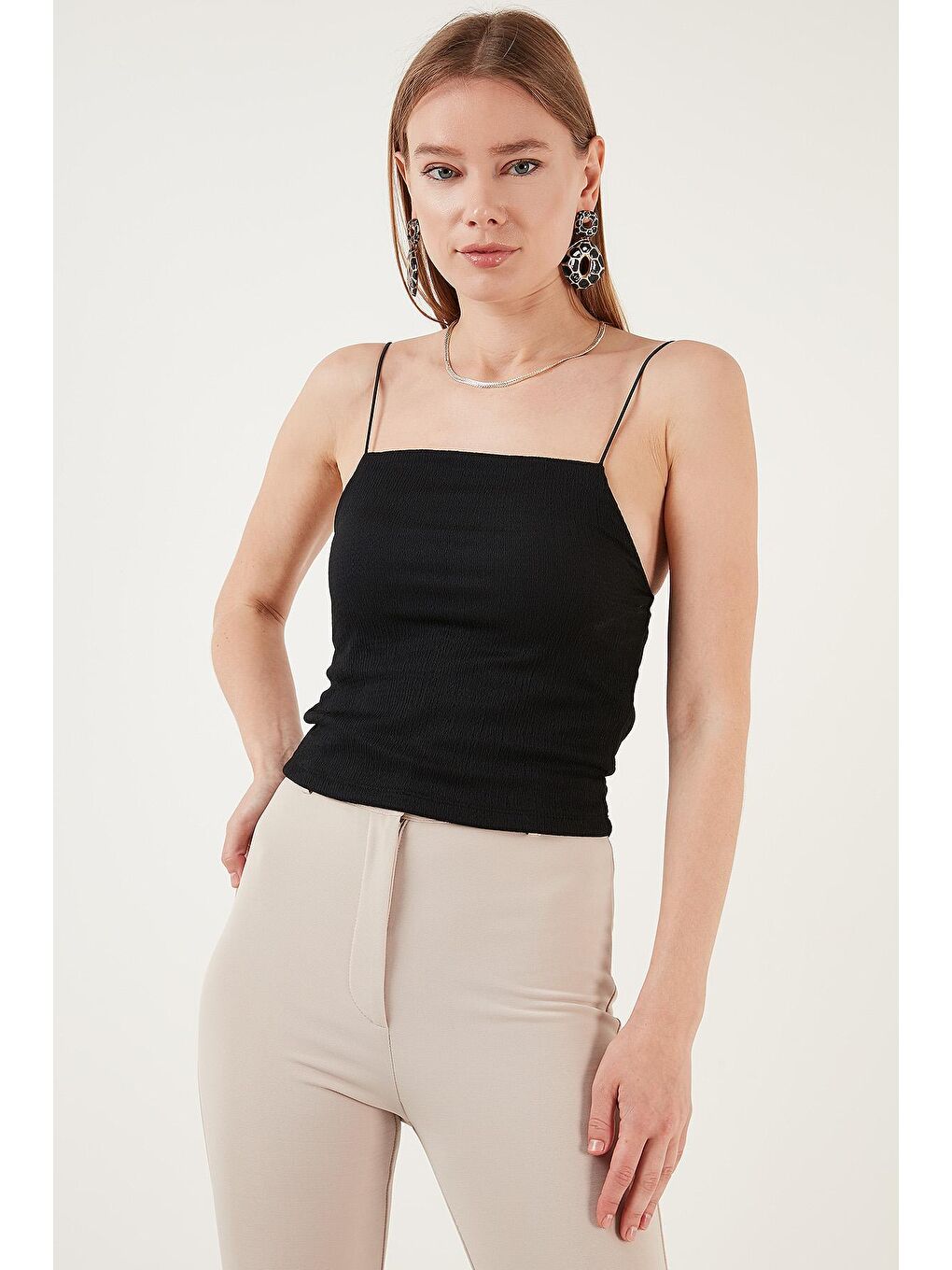 Lela Siyah İp Askılı Slim Fit Esnek Crop Bluz 5864064 - 2