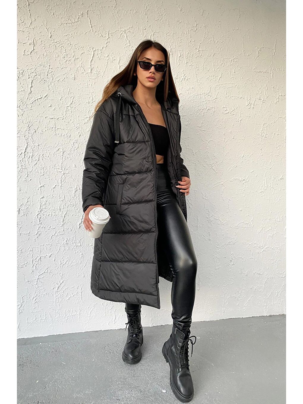 Siyah Kapüşonlu Uzun Şişme Mont-3