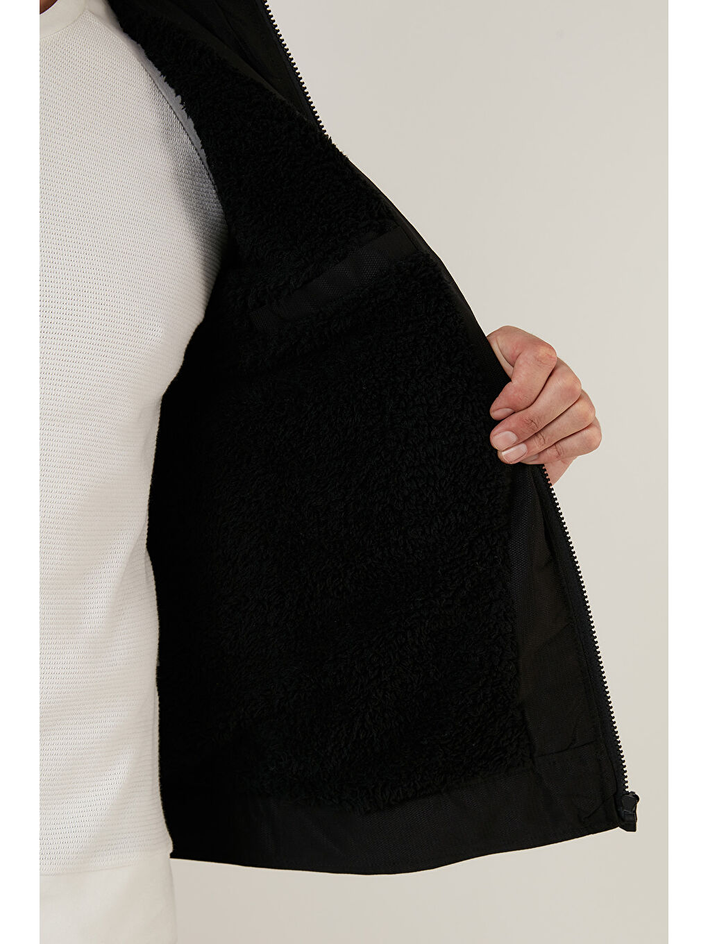 Siyah Slim Fit Pelüş Astarlı Çıkarılabilir Kapüşonlu Erkek Mont 5855031-5