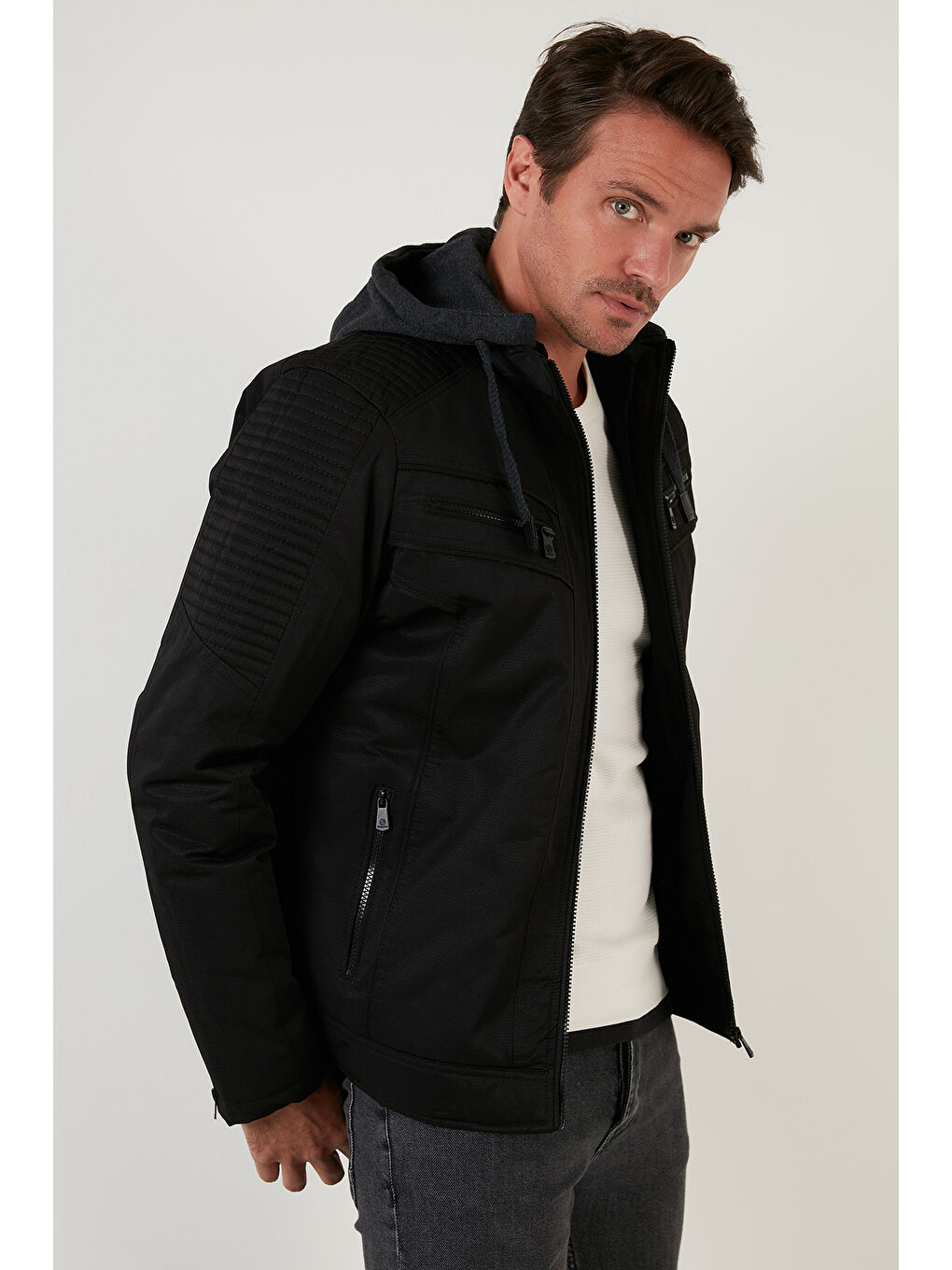 Siyah Slim Fit Pelüş Astarlı Çıkarılabilir Kapüşonlu Erkek Mont 5855031-8