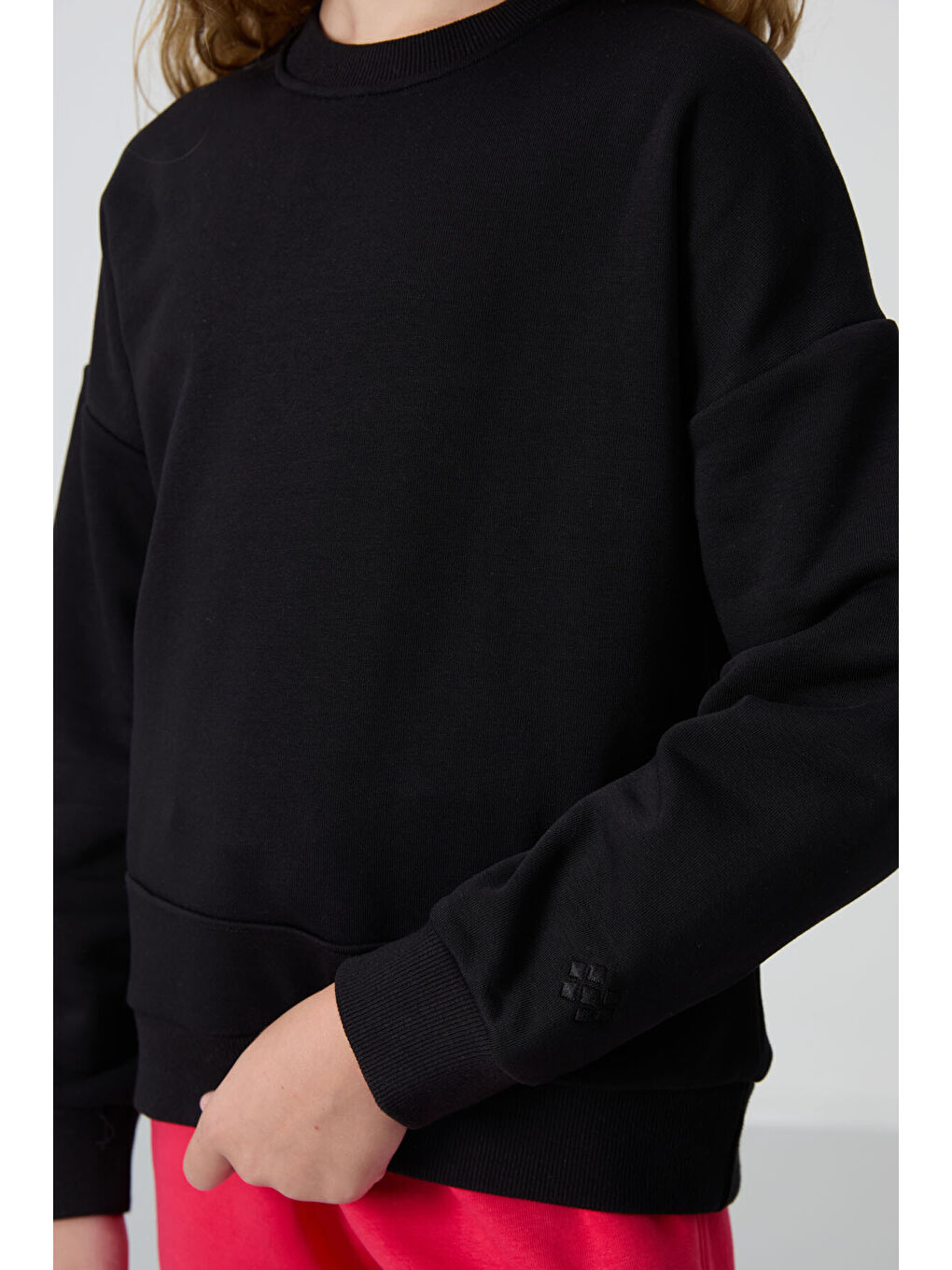 Siyah Pamuklu İçi Tüylü Yumuşak Dokulu Oversize Nakışlı Kız Çocuk Sweatshirt - 75150-2