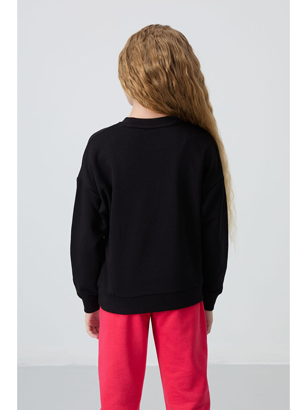 Siyah Pamuklu İçi Tüylü Yumuşak Dokulu Oversize Nakışlı Kız Çocuk Sweatshirt - 75150-4