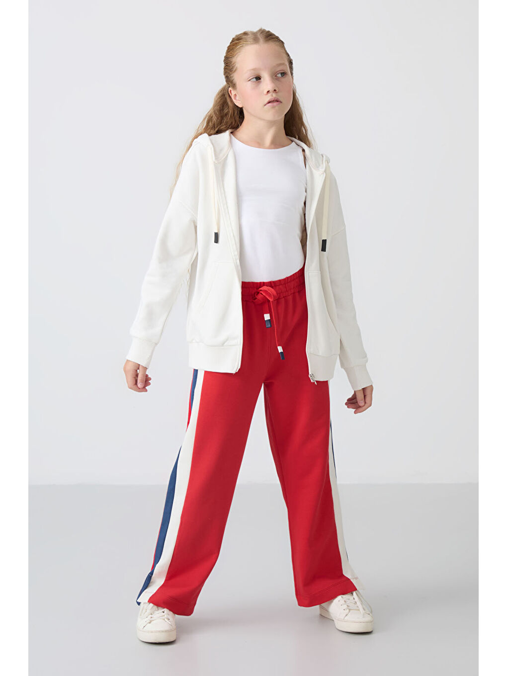 Ekru Pamuklu İçi Tüylü Yumuşak Dokulu Standart Fit Nakışlı Kız Çocuk Sweatshirt - 75149