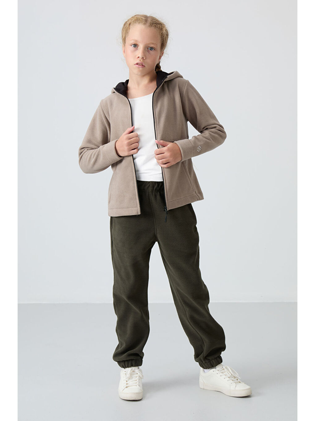 Koyu Bej Kalın Yumuşak Dokulu Standart Fit Nakışlı Polar Kız Çocuk Sweatshirt - 75152-1