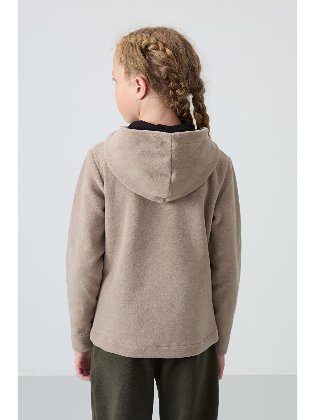 Koyu Bej Kalın Yumuşak Dokulu Standart Fit Nakışlı Polar Kız Çocuk Sweatshirt - 75152-4