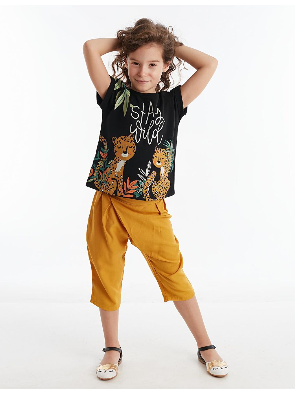 Denokids Karışık Stay Leo Kız Çocuk T-shirt Kapri Pantolon Takım