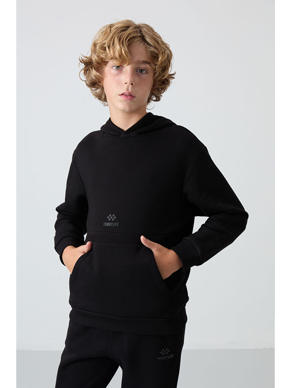 Siyah Pamuklu Kalın İçi Tüylü Yumuşak Dokulu Standart Fit Nakışlı Erkek Çocuk Eşofman Takım - 11255-1