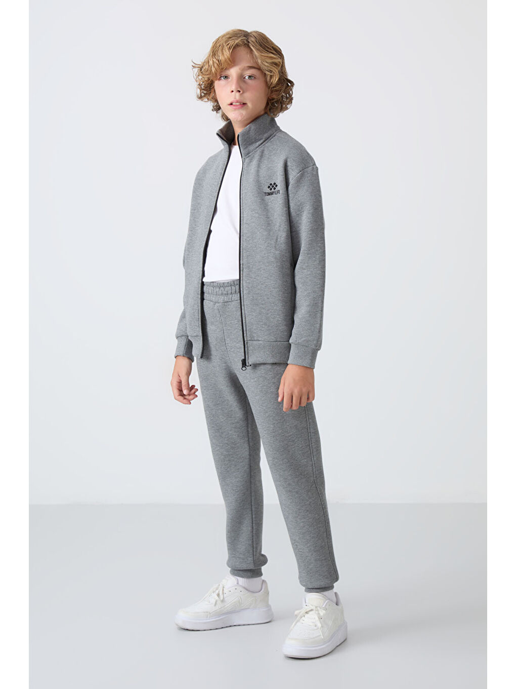 Gri Melanj Pamuklu Kalın İçi Tüylü Yumuşak Dokulu Standart Fit Nakışlı Erkek Çocuk Eşofman Takım --2
