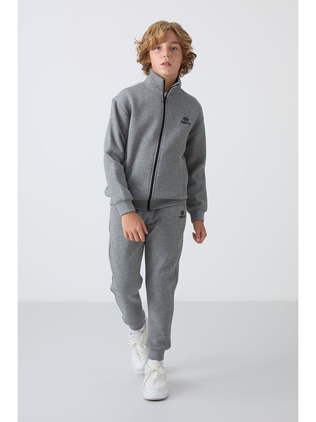 Gri Melanj Pamuklu Kalın İçi Tüylü Yumuşak Dokulu Standart Fit Nakışlı Erkek Çocuk Eşofman Takım --4