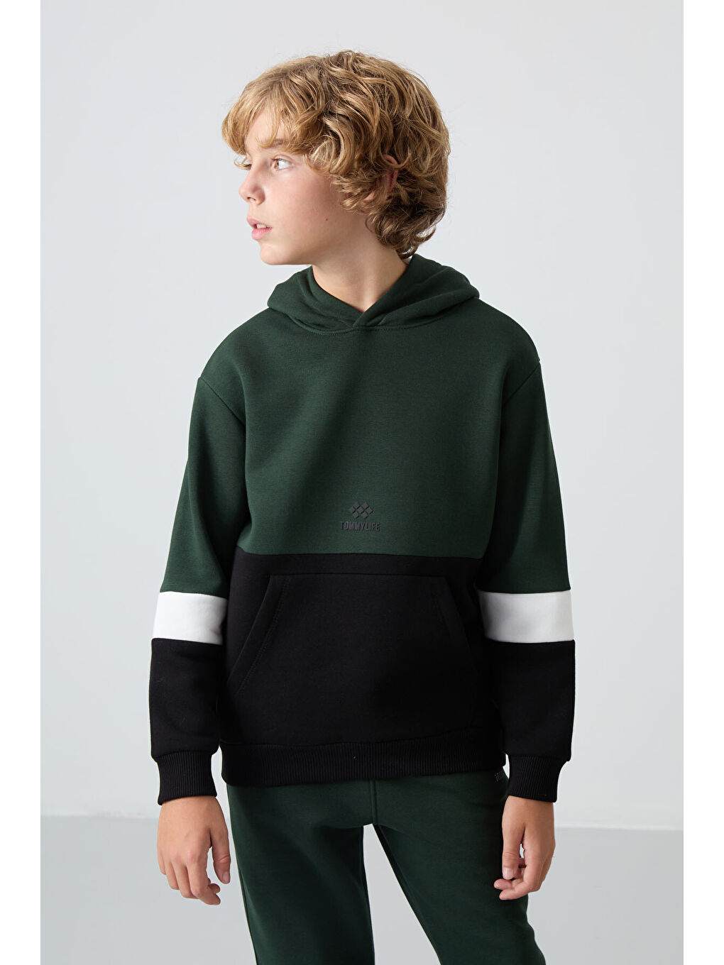 Çam Yeşil Pamuklu Kalın İçi Tüylü Yumuşak Dokulu Standart Fit Nakışlı Erkek Çocuk Eşofman Takım - 1-1