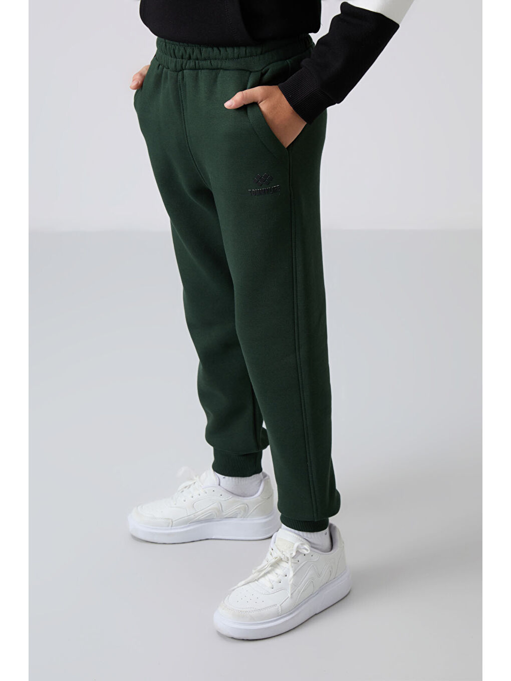 Çam Yeşil Pamuklu Kalın İçi Tüylü Yumuşak Dokulu Standart Fit Nakışlı Erkek Çocuk Eşofman Takım - 1-3