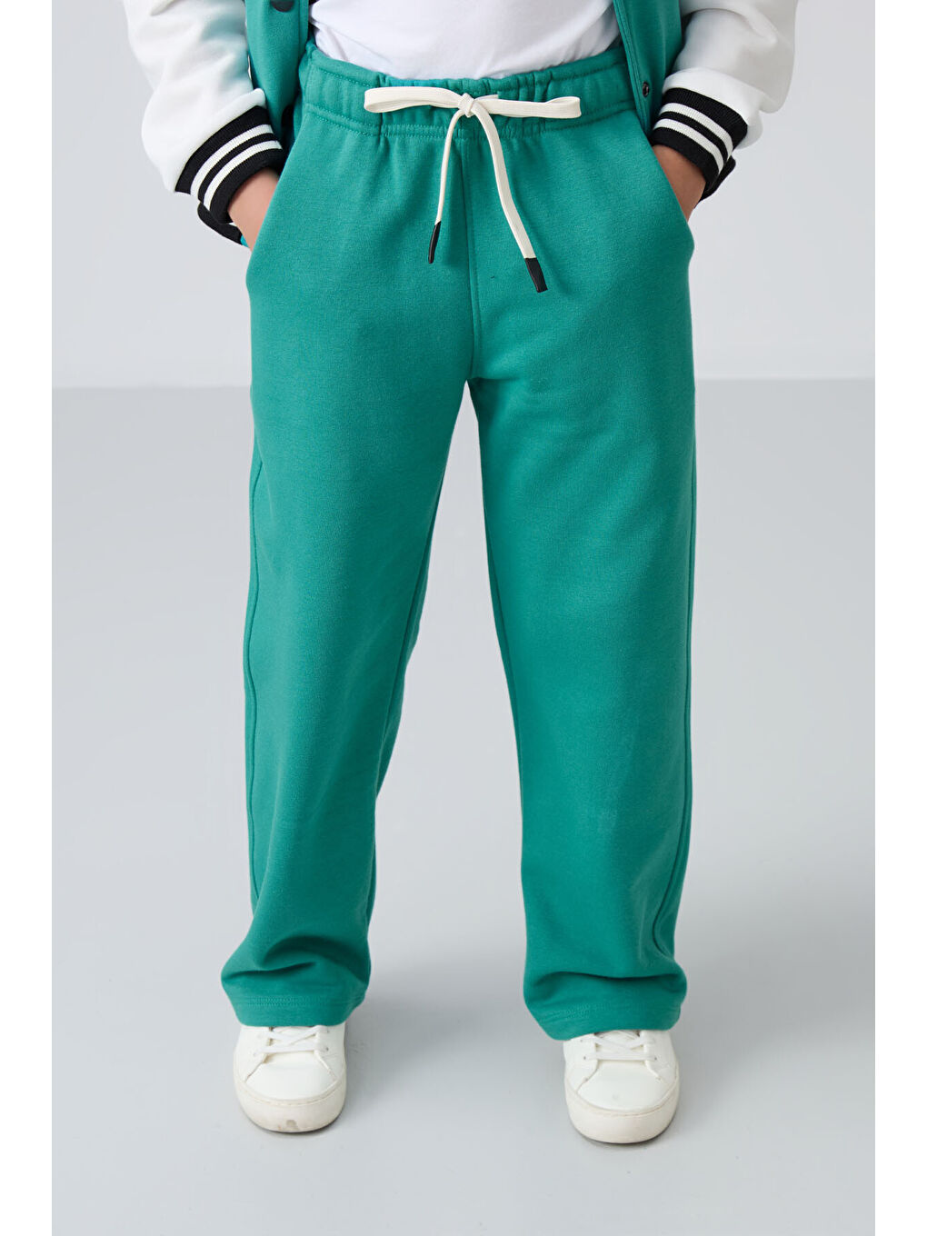 Deniz Yeşil Pamuklu İçi Tüylü Yumuşak Dokulu Standart Fit Nakışlı Kız Çocuk Eşofman Alt - 75146-1