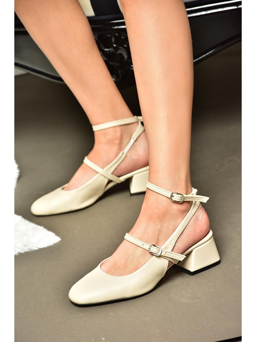 Bej  Alçak Topuklu Kadın Ayakkabı